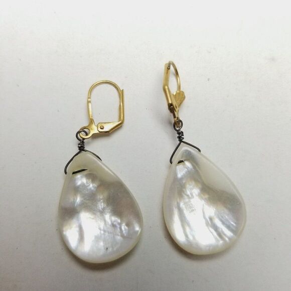 Vintage Mother of Pearl Style Dangle Earrings, Boho Shimmer, Cream Color, Estate - Picture 3 of 6